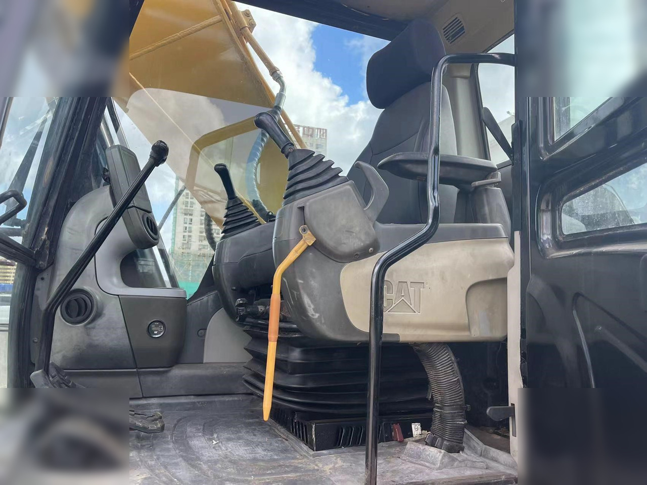 Crawler excavator CATERPILLAR 320D: picture 9 Crawler excavator CATERPILLAR 320D: picture 9