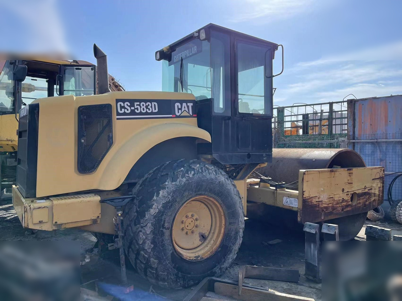 CATERPILLAR CS-583D - Compactor: picture 1 CATERPILLAR CS-583D - Compactor: picture 1