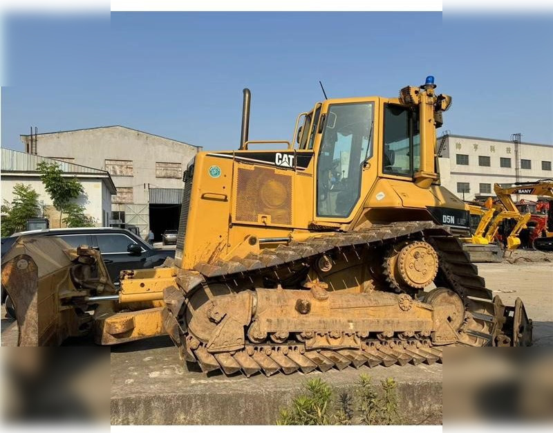 CATERPILLAR D5N - Bulldozer: picture 1 CATERPILLAR D5N - Bulldozer: picture 1