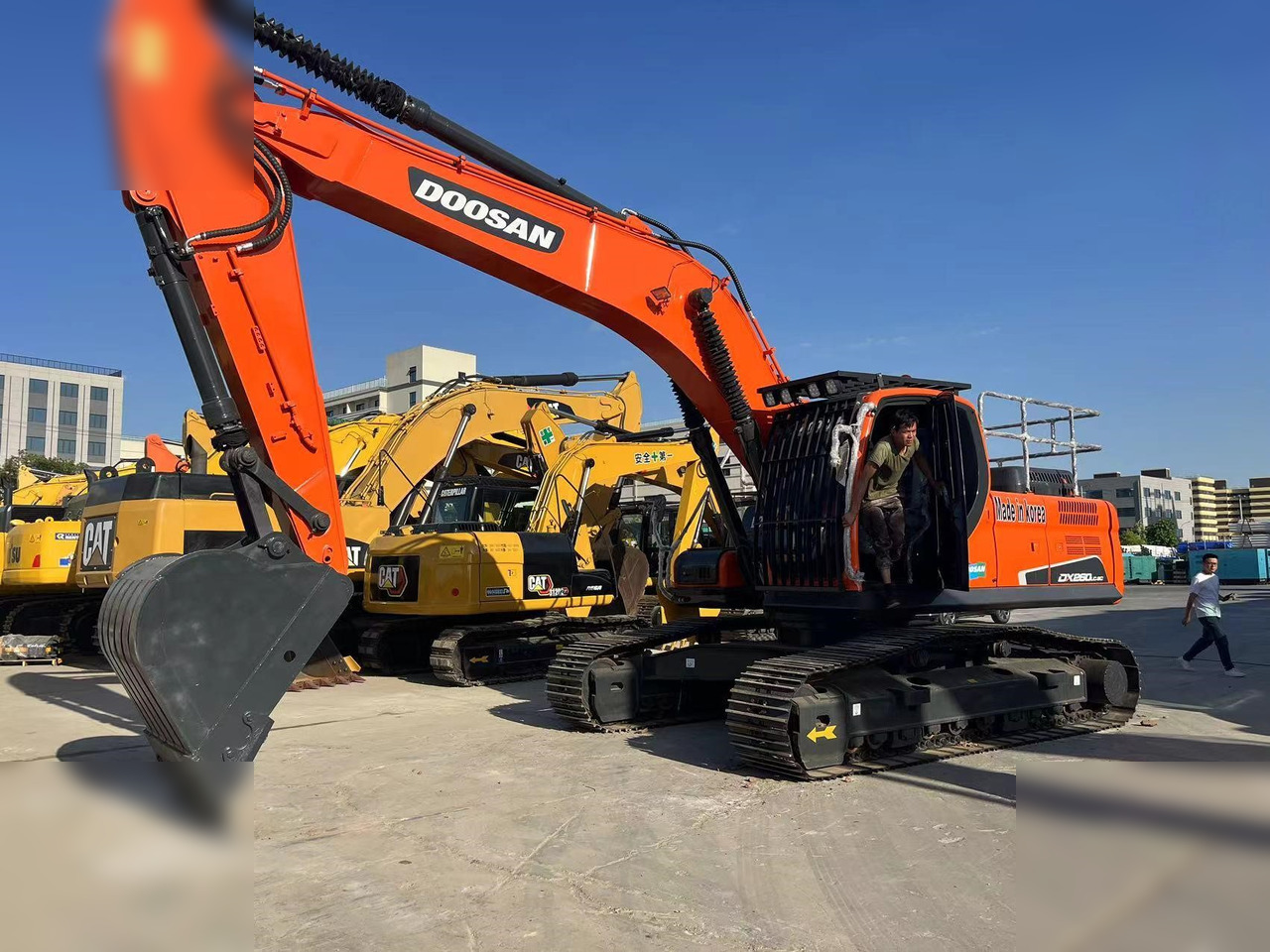 DOOSAN DX260 LC - Crawler excavator: picture 1 DOOSAN DX260 LC - Crawler excavator: picture 1