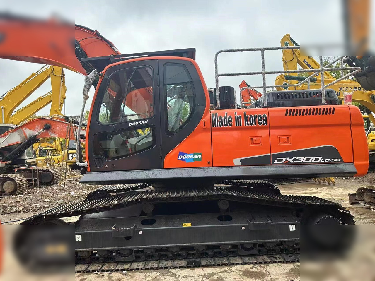 DOOSAN DX300 LC - Crawler excavator: picture 2 DOOSAN DX300 LC - Crawler excavator: picture 2