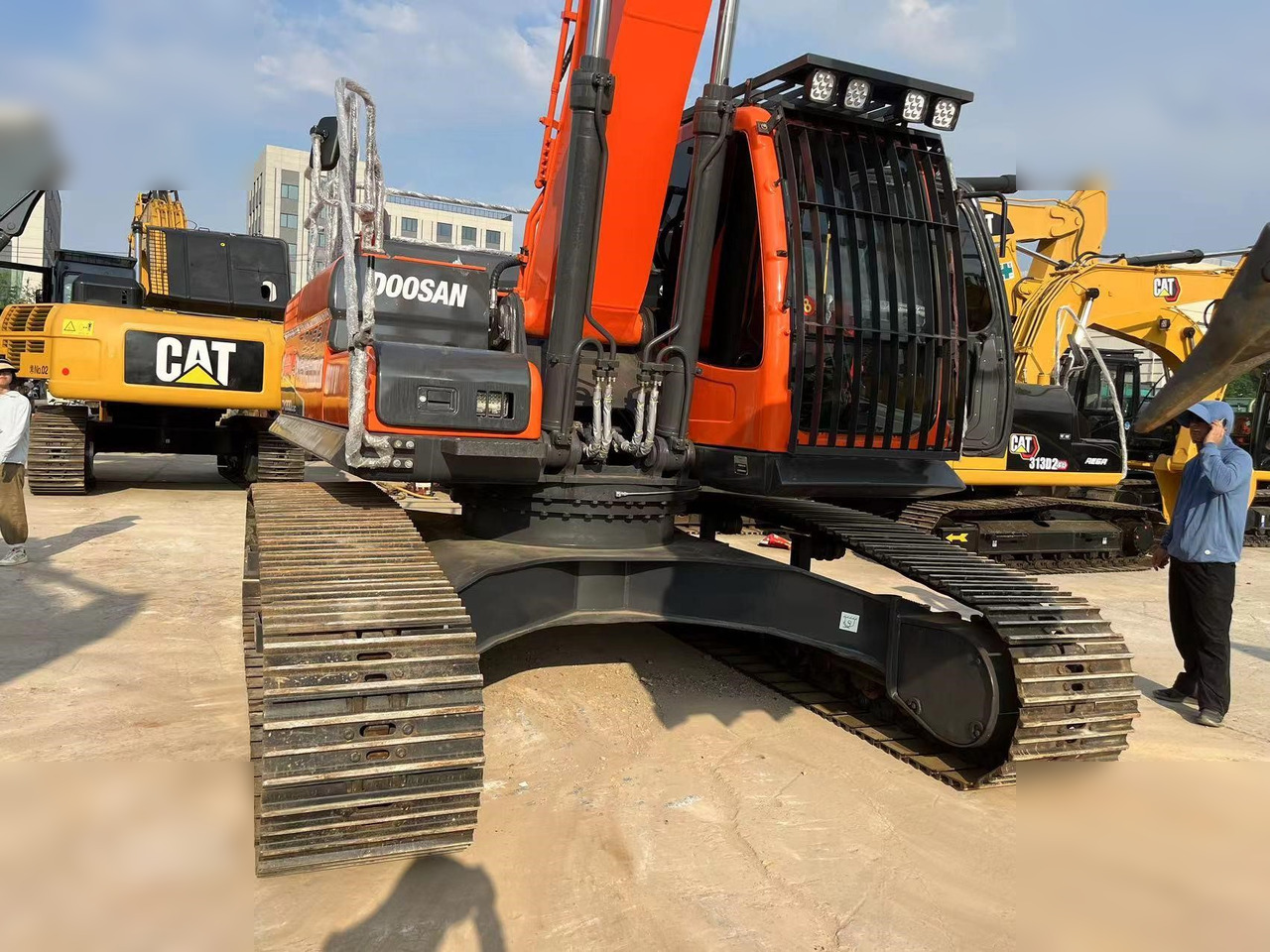 Crawler excavator DOOSAN DX300 LCA: picture 7