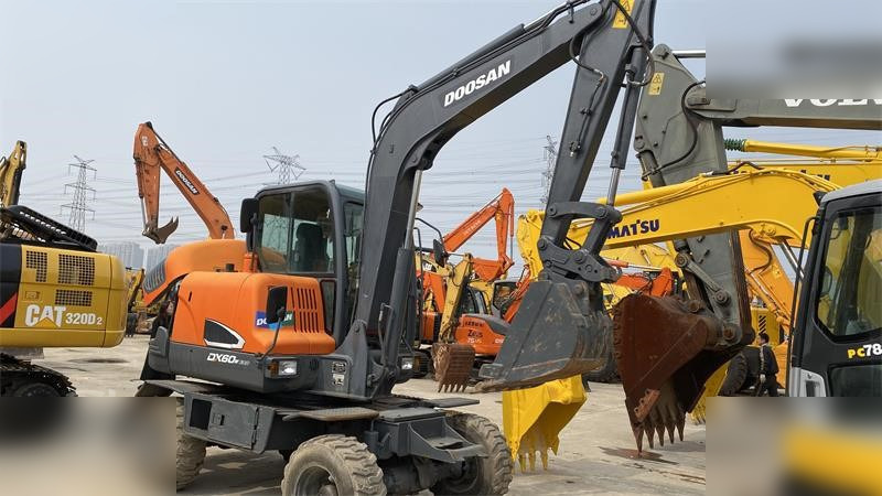 DOOSAN DX60W ECO - Wheel excavator: picture 3 DOOSAN DX60W ECO - Wheel excavator: picture 3