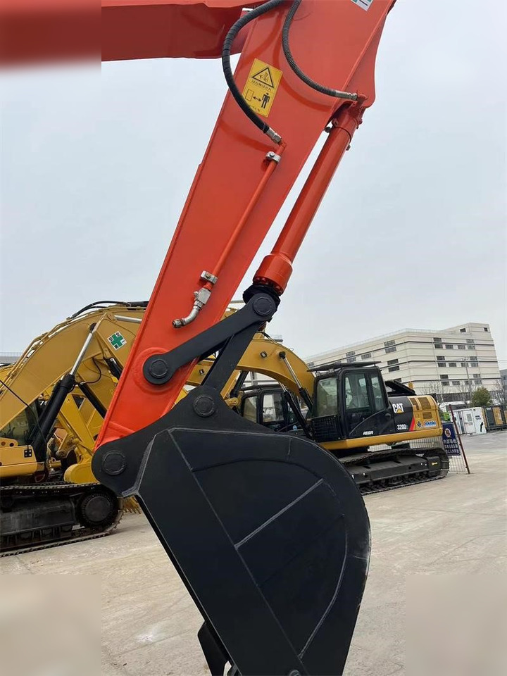 Crawler excavator HITACHI ZX200-3: picture 8