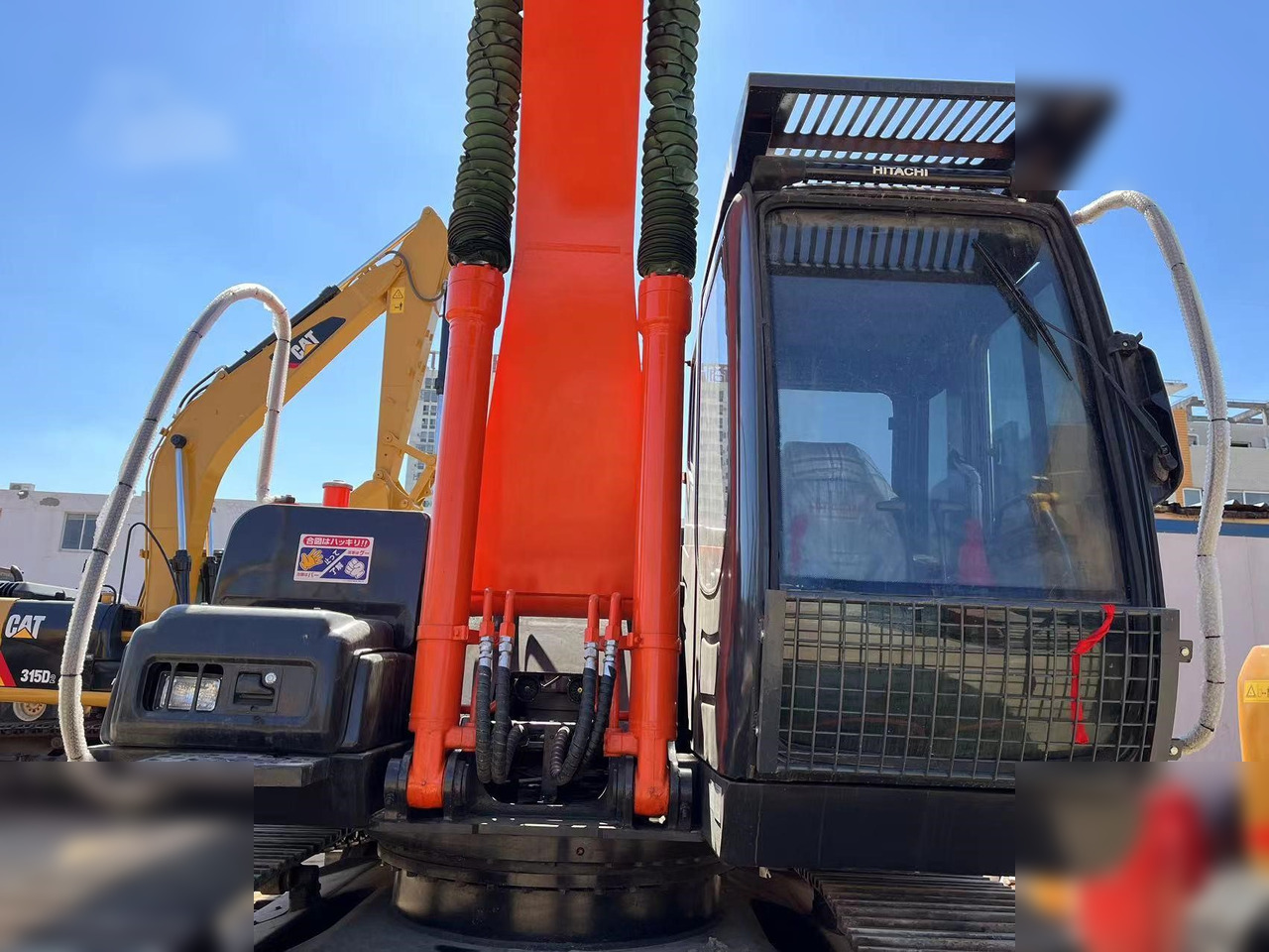 Crawler excavator HITACHI ZX200: picture 6