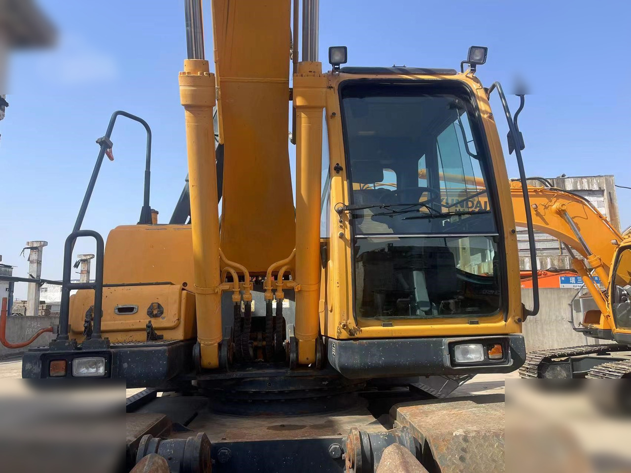 HYUNDAI ROBEX 210W-9 - Wheel excavator: picture 5 HYUNDAI ROBEX 210W-9 - Wheel excavator: picture 5