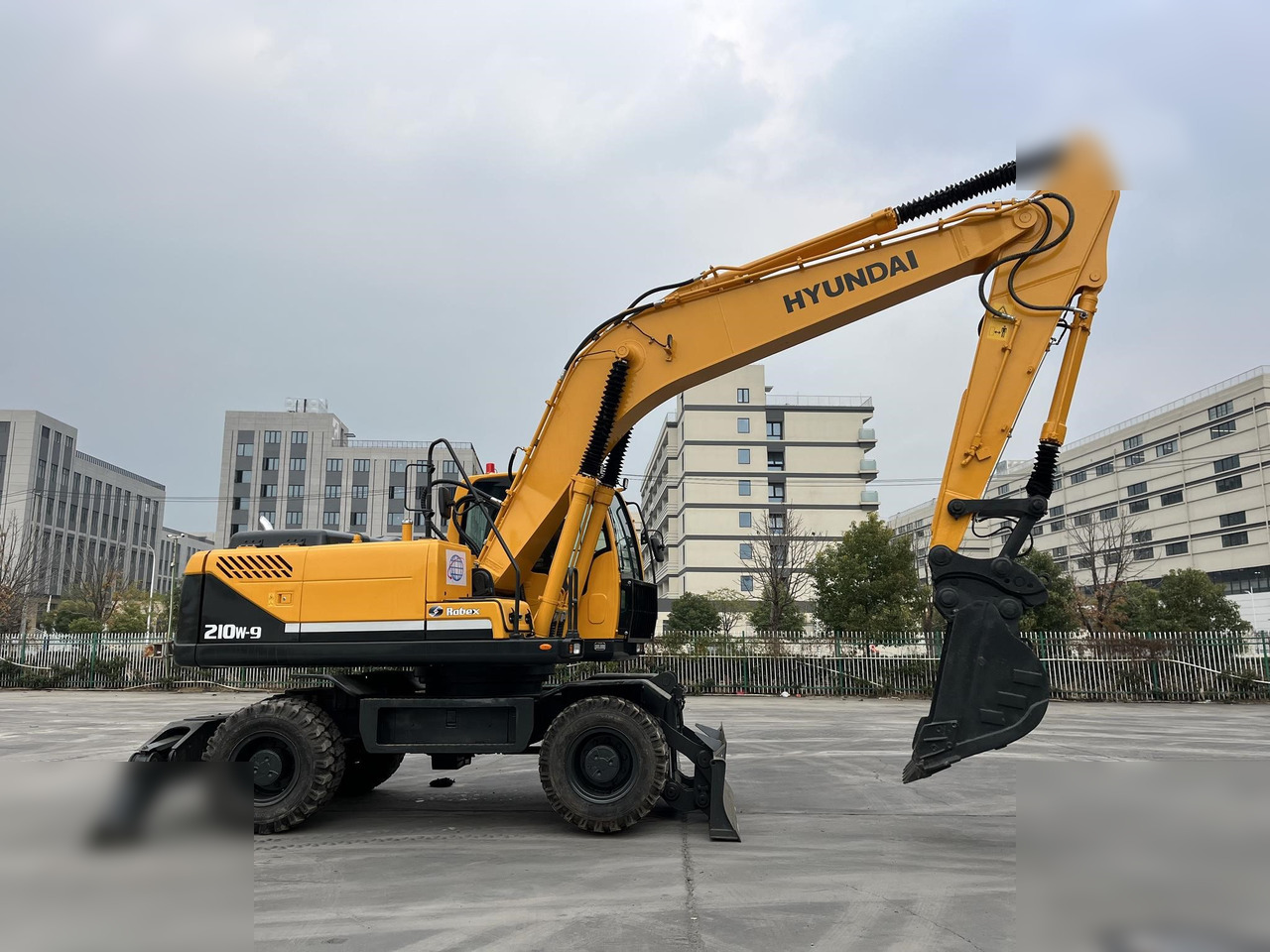 HYUNDAI ROBEX 210W-9 - Wheel excavator: picture 4 HYUNDAI ROBEX 210W-9 - Wheel excavator: picture 4