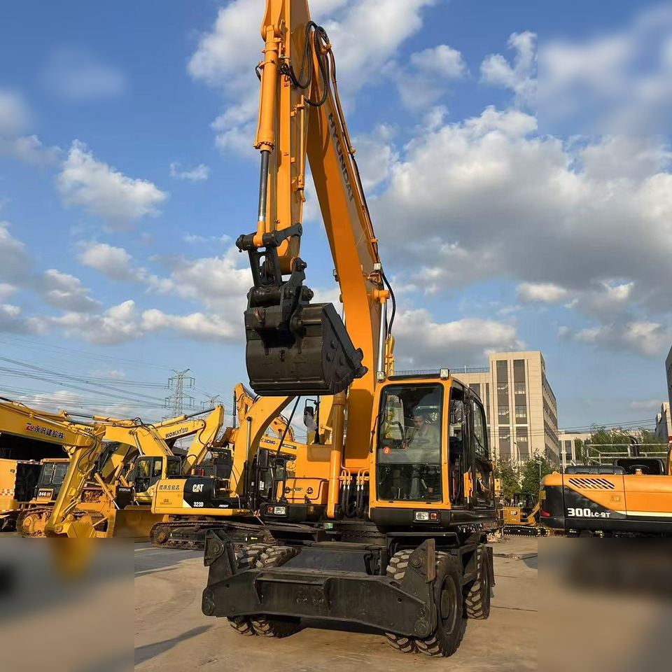 HYUNDAI ROBEX 210W-9 - Wheel excavator: picture 2 HYUNDAI ROBEX 210W-9 - Wheel excavator: picture 2