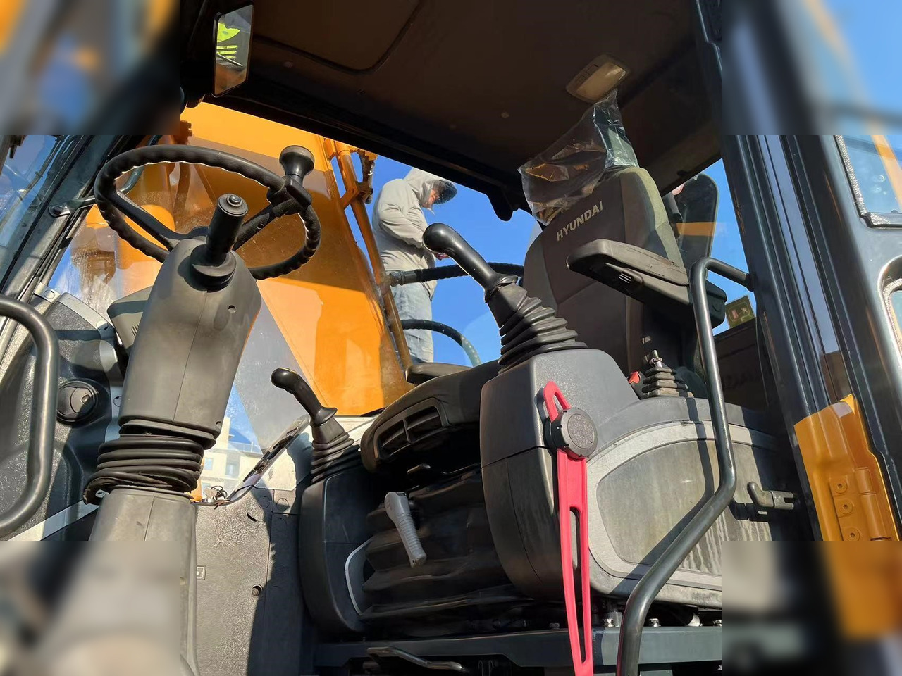 Wheel excavator HYUNDAI ROBEX 210W-9: picture 10