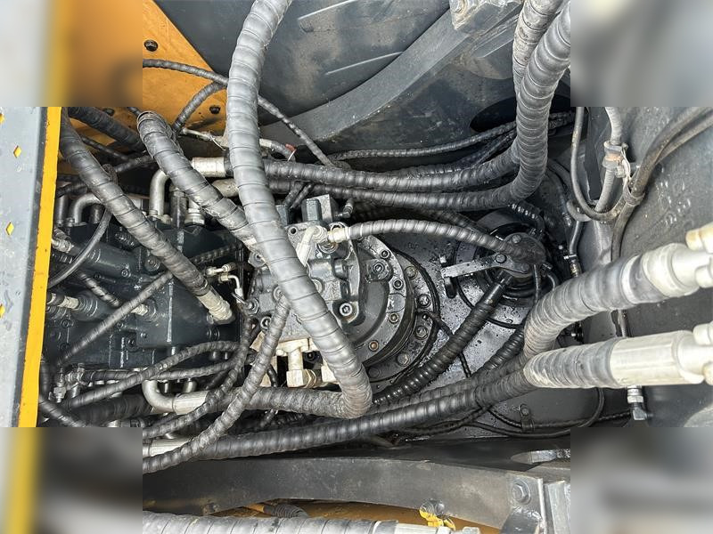 Crawler excavator HYUNDAI ROBEX 220 LC-9S: picture 9