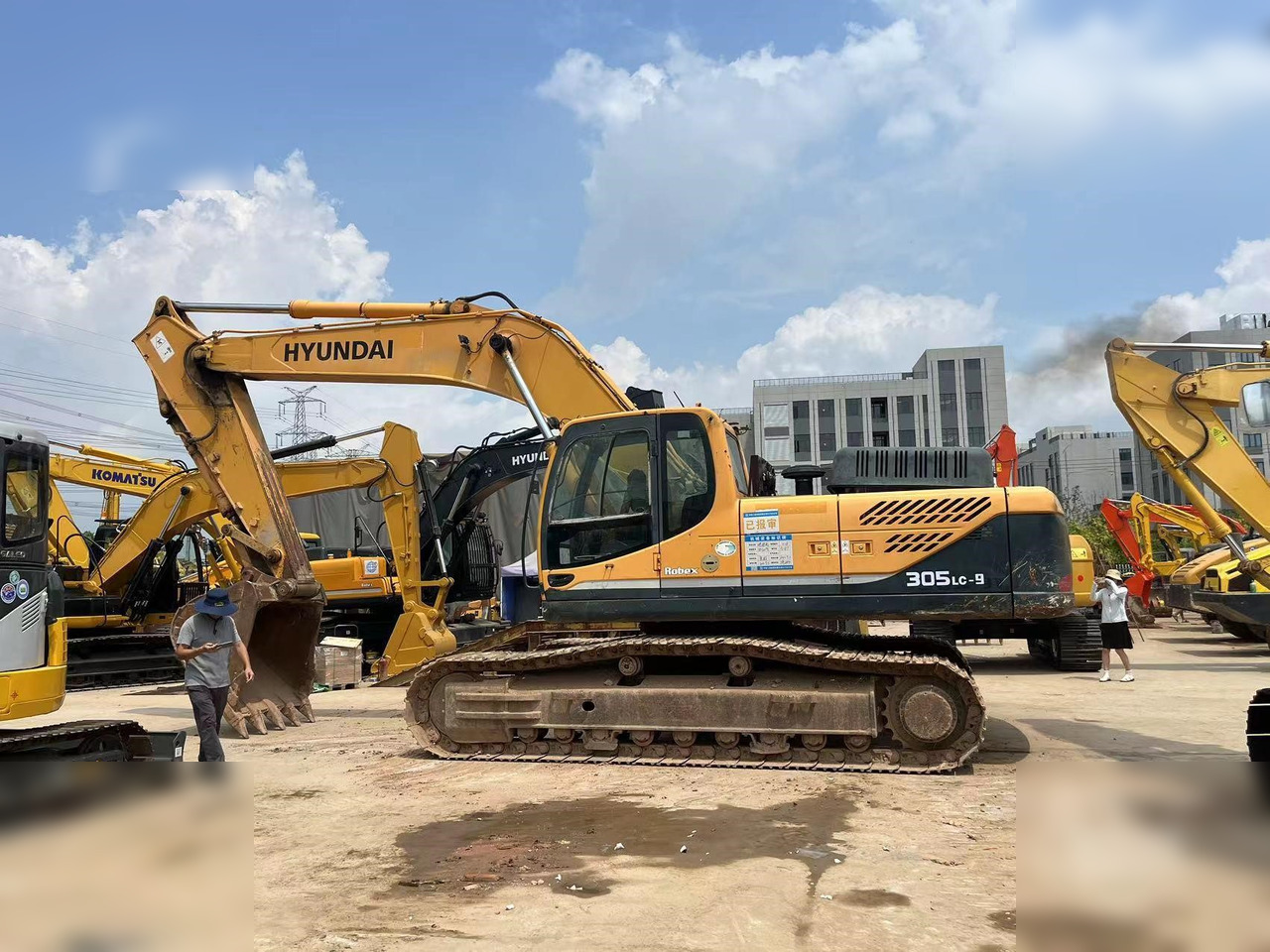 HYUNDAI ROBEX 305 LC-9S - Crawler excavator: picture 1 HYUNDAI ROBEX 305 LC-9S - Crawler excavator: picture 1