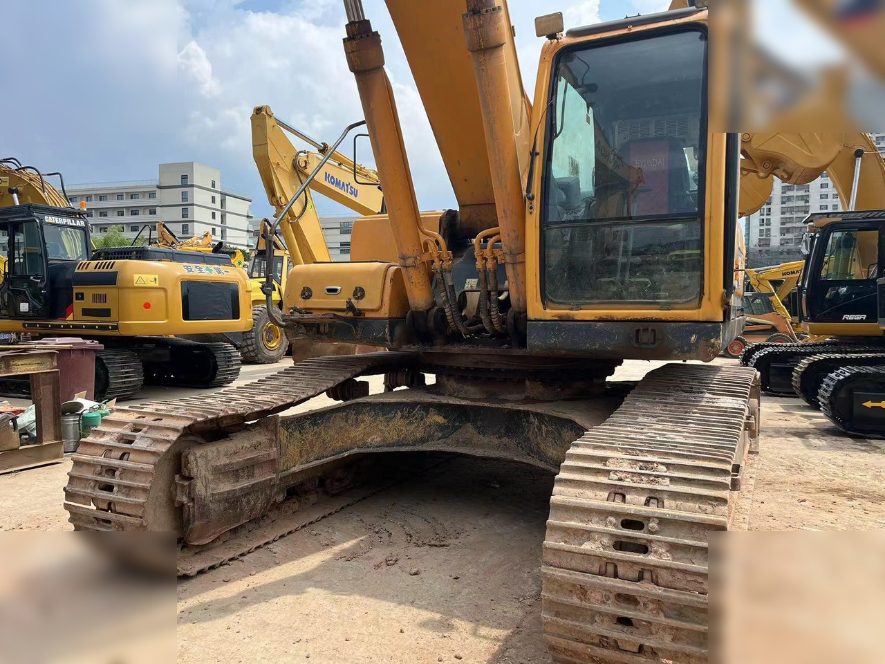 HYUNDAI ROBEX 305 LC-9S - Crawler excavator: picture 3 HYUNDAI ROBEX 305 LC-9S - Crawler excavator: picture 3