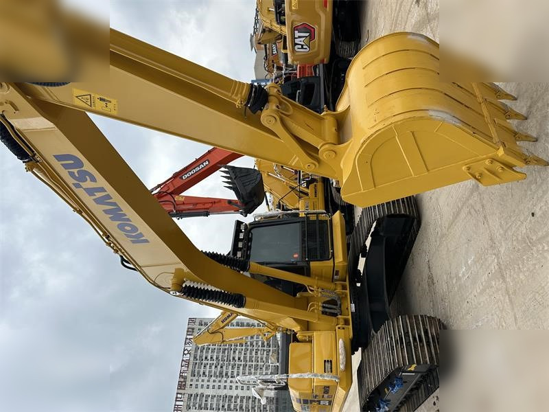 Crawler excavator KOMATSU PC200-8: picture 6