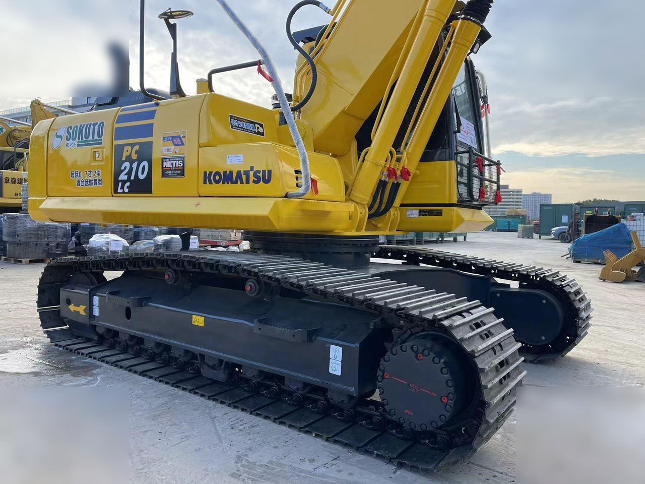 KOMATSU PC210 LC-8 - Crawler excavator: picture 1 KOMATSU PC210 LC-8 - Crawler excavator: picture 1