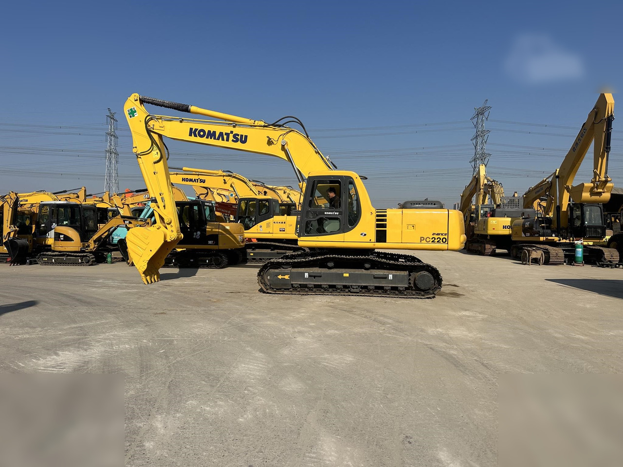 KOMATSU PC220-6 - Crawler excavator: picture 1 KOMATSU PC220-6 - Crawler excavator: picture 1
