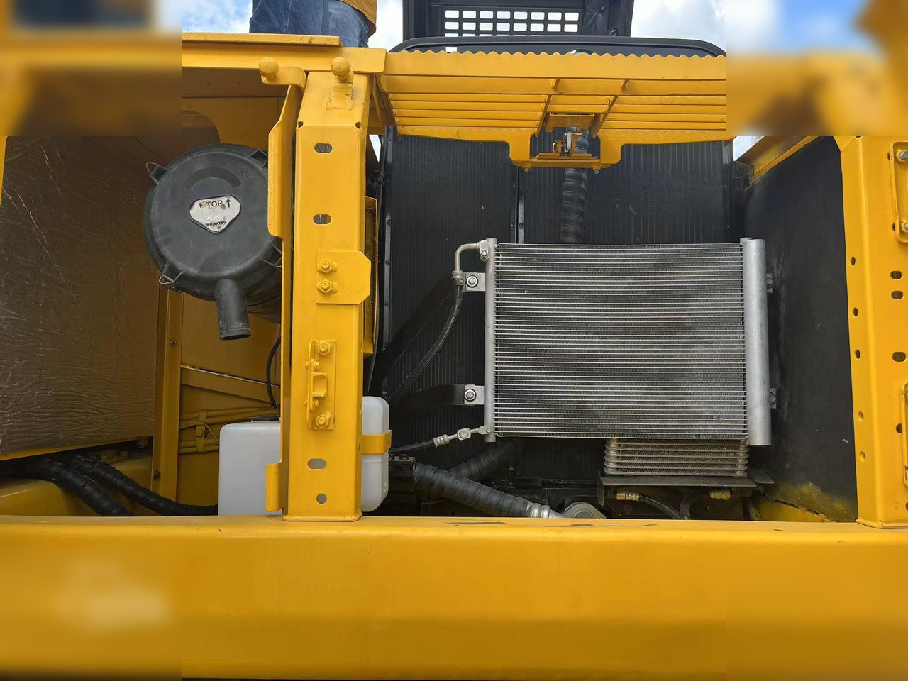 Leasing of KOMATSU PC220-8 KOMATSU PC220-8: picture 8