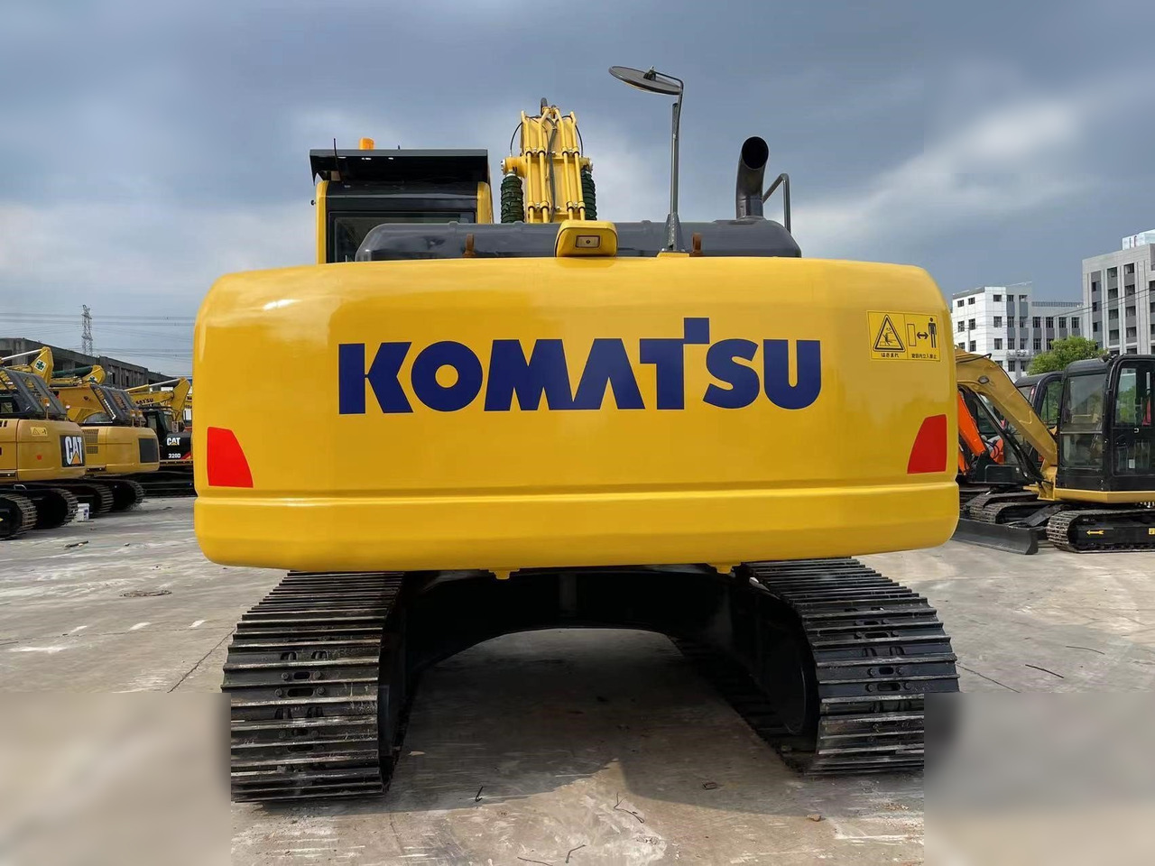 KOMATSU PC220-8 - Crawler excavator: picture 2 KOMATSU PC220-8 - Crawler excavator: picture 2