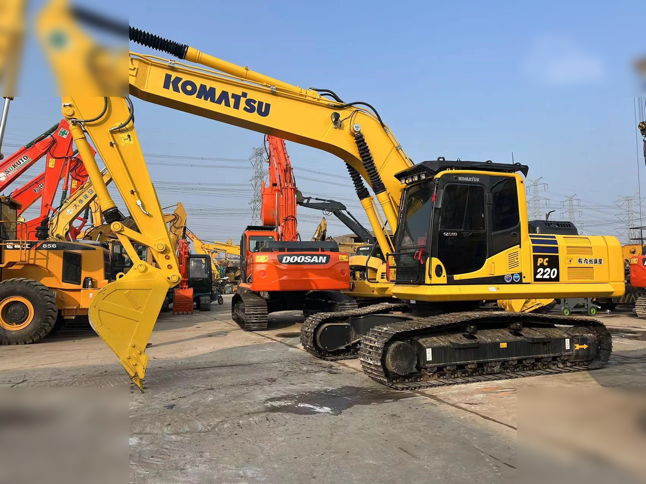 KOMATSU PC220-8M0 - Crawler excavator: picture 1 KOMATSU PC220-8M0 - Crawler excavator: picture 1
