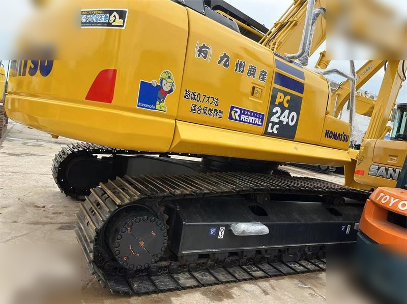 KOMATSU PC240 LC-8 - Crawler excavator: picture 3 KOMATSU PC240 LC-8 - Crawler excavator: picture 3