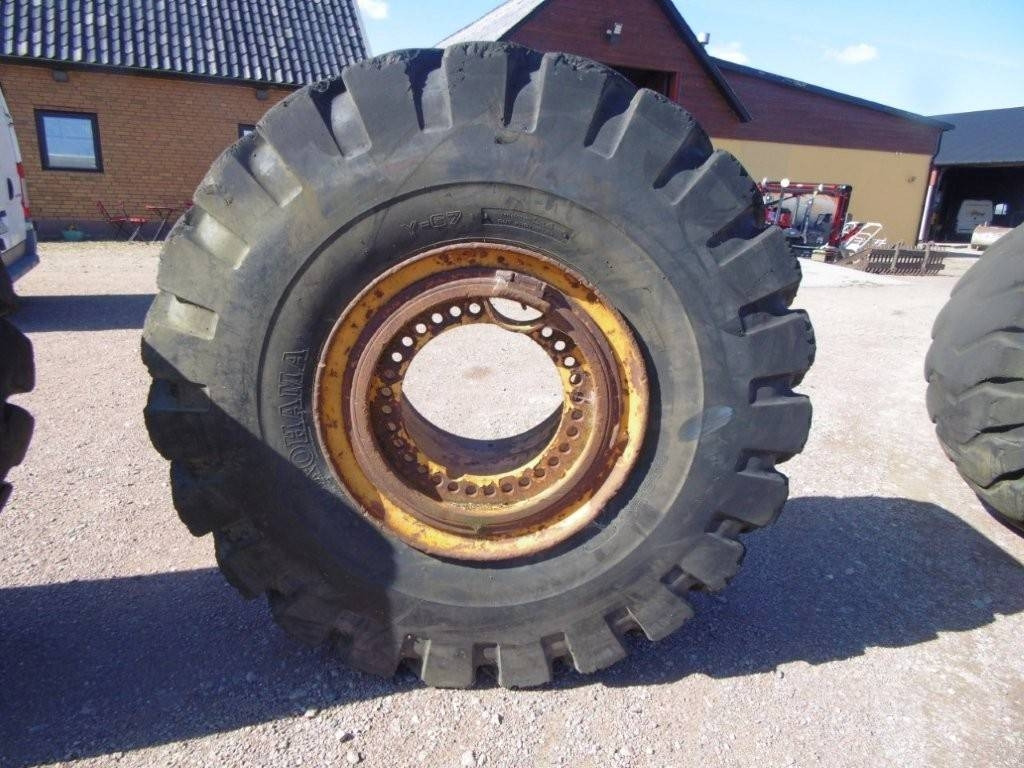 Däck - Tire for Construction machinery: picture 1 Däck - Tire for Construction machinery: picture 1