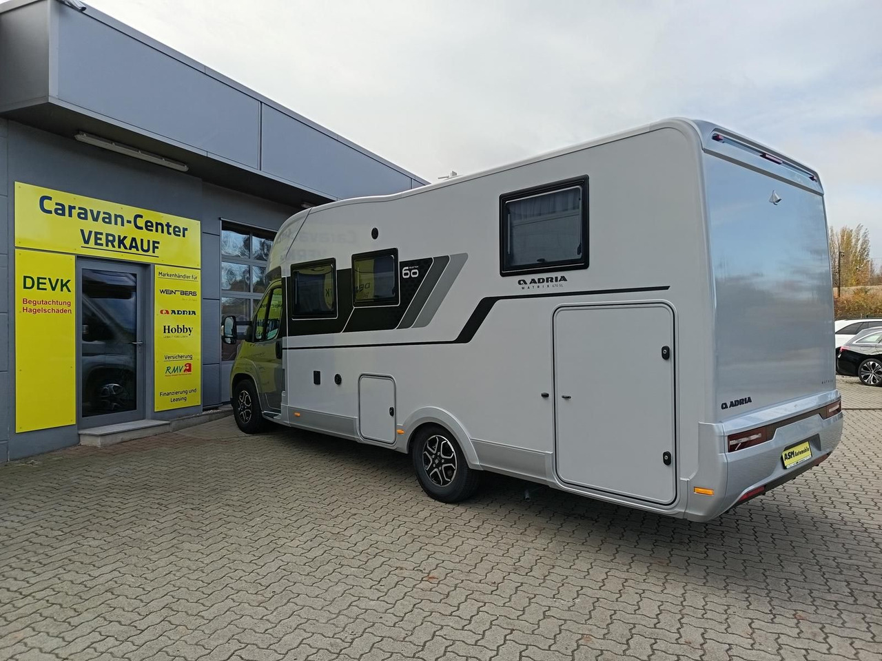 Adria Matrix 60Y 670 SL 4,4t*JUBILEE*MARKISE*LED*NAVI* - Semi-integrated motorhome: picture 4 Adria Matrix 60Y 670 SL 4,4t*JUBILEE*MARKISE*LED*NAVI* - Semi-integrated motorhome: picture 4