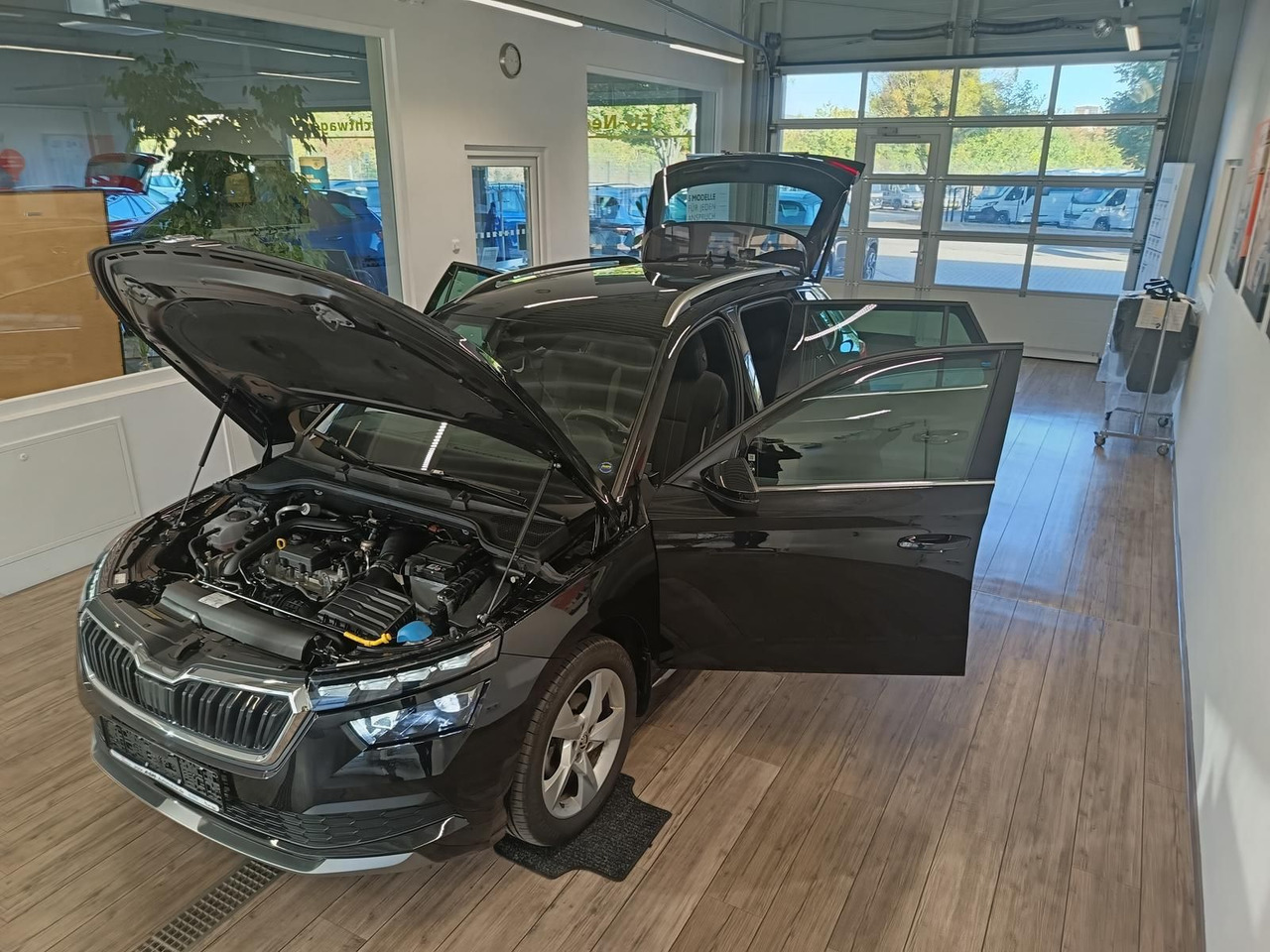 Skoda Kamiq Style 1,0 TSI DSG*AHK*LED*PDC*DAB*TEMP*SHZ - SUV: picture 2 Skoda Kamiq Style 1,0 TSI DSG*AHK*LED*PDC*DAB*TEMP*SHZ - SUV: picture 2