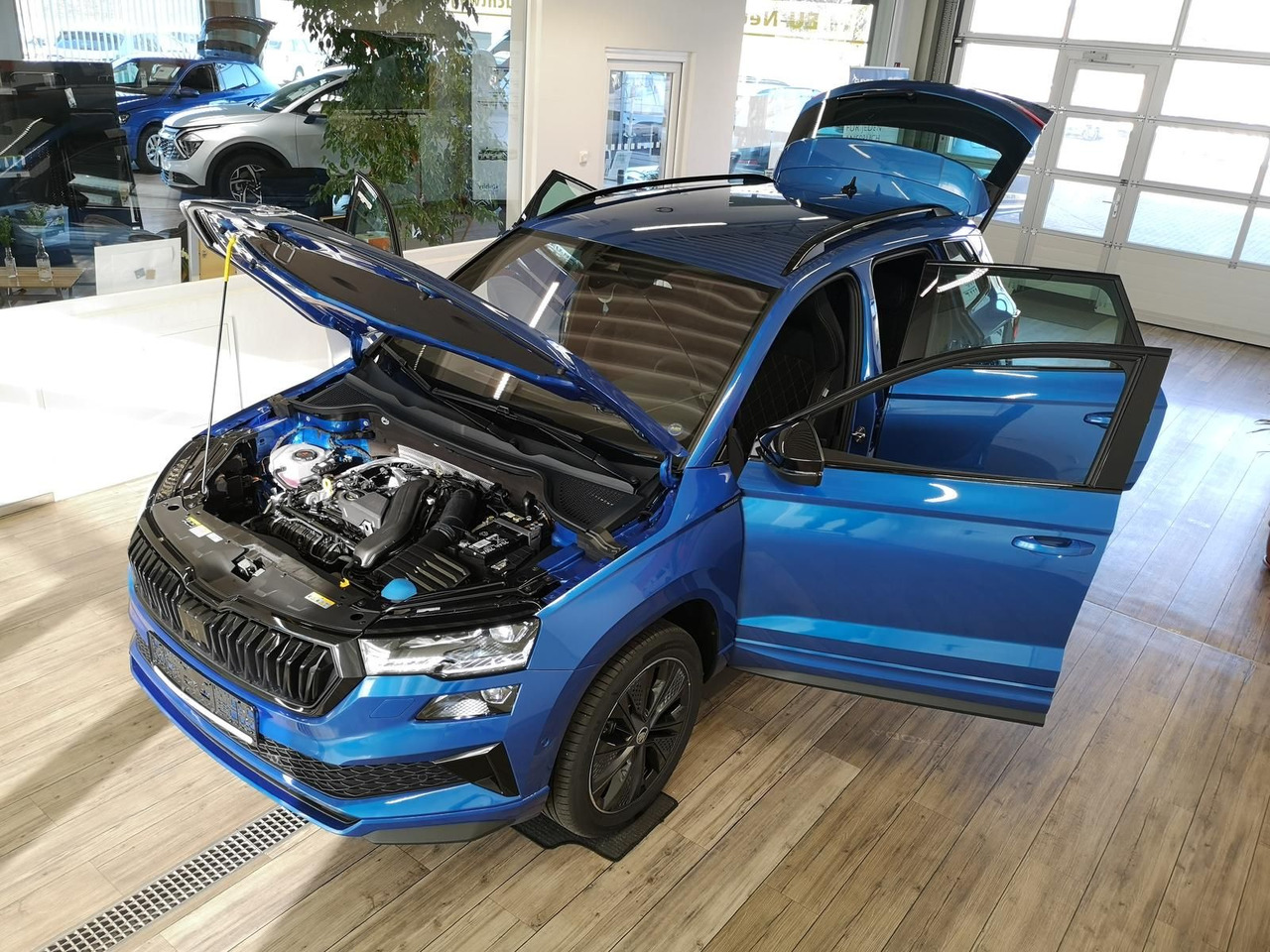 Skoda Karoq Sportline 1,5 TSI DSG*AHK*360°5J.GARANTIE* - SUV: picture 2 Skoda Karoq Sportline 1,5 TSI DSG*AHK*360°5J.GARANTIE* - SUV: picture 2