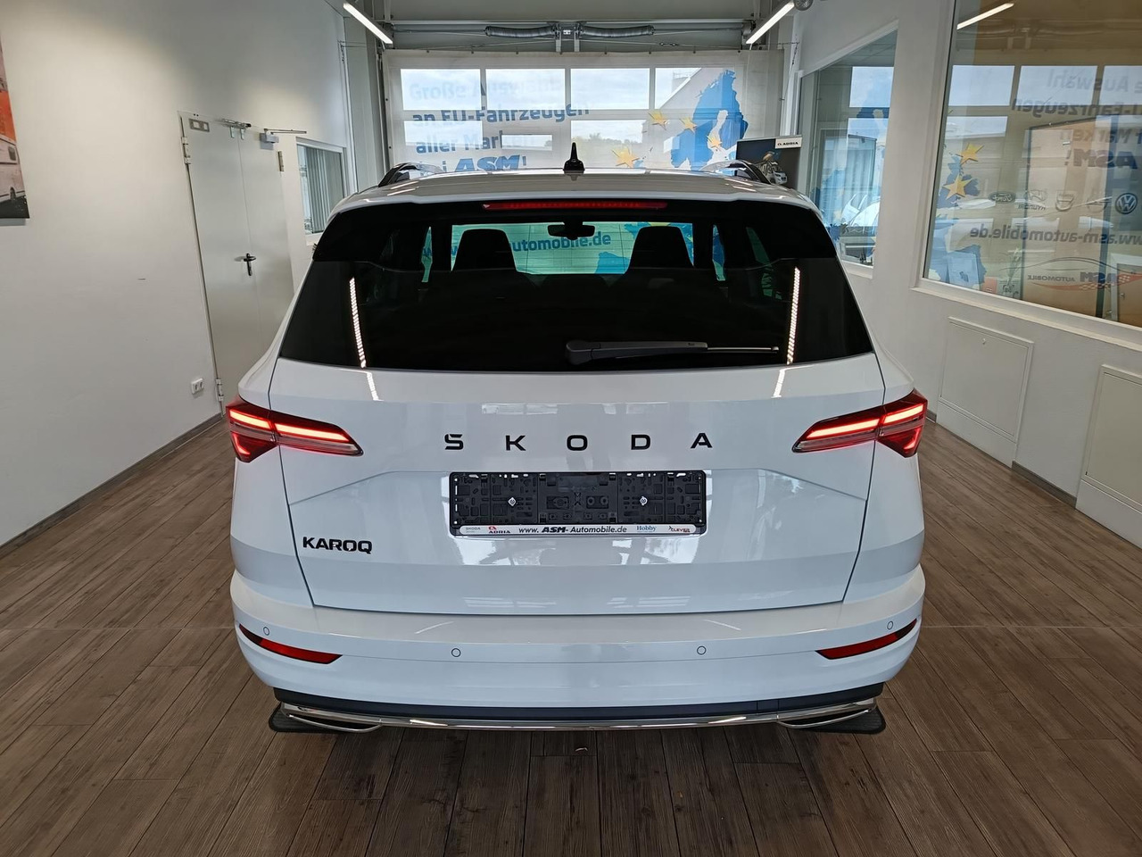 Skoda Karoq Sportline 1,5 TSI DSG*AHK*PSD*STD.HZG*NAVI - SUV: picture 5 Skoda Karoq Sportline 1,5 TSI DSG*AHK*PSD*STD.HZG*NAVI - SUV: picture 5