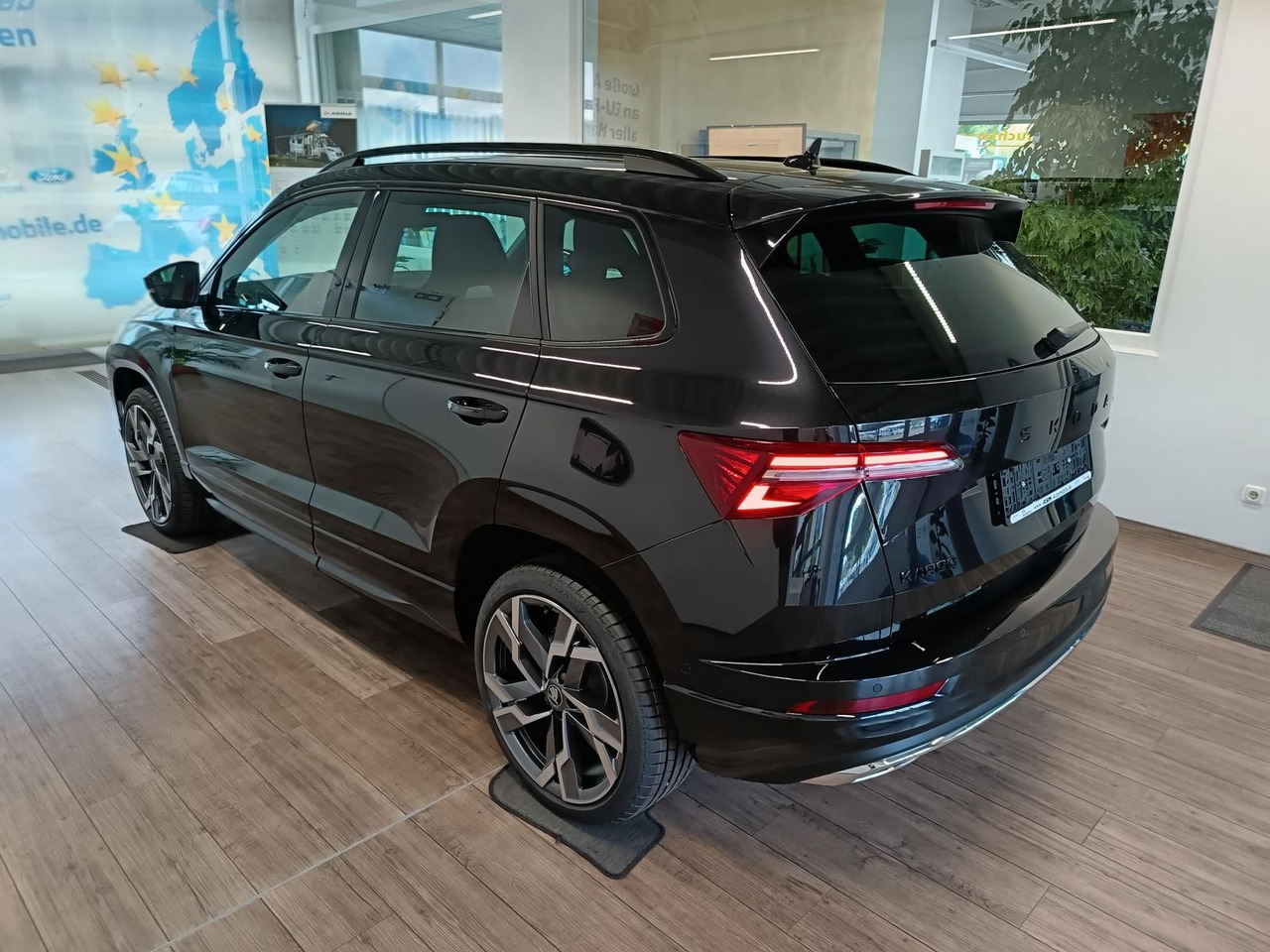 Skoda Karoq Sportline 1,5 TSI DSG*AHK*PSD*STD.HZG*NAVI - SUV: picture 4 Skoda Karoq Sportline 1,5 TSI DSG*AHK*PSD*STD.HZG*NAVI - SUV: picture 4