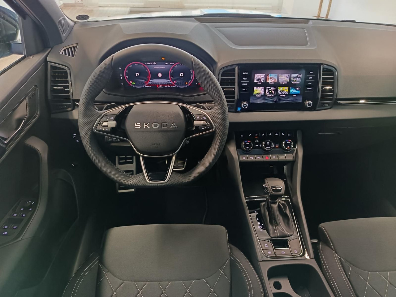 SUV Skoda Karoq Sportline 1,5TSI DSG*AHK*360°*5J.GARANTIE*: picture 7