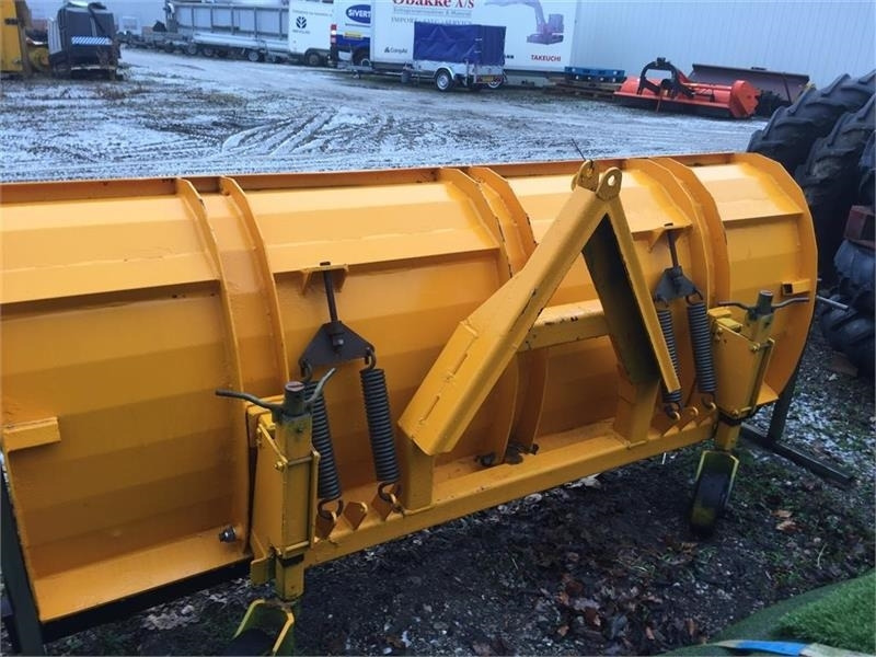 FM 2,5M - Snow plough for Agricultural machinery: picture 2 FM 2,5M - Snow plough for Agricultural machinery: picture 2