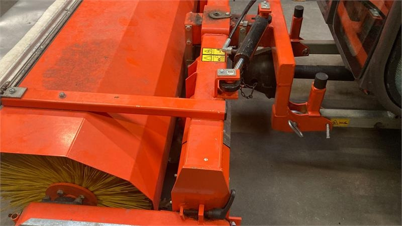 Husqvarna Fejemaskine med sving 5904500-01 - Broom: picture 2 Husqvarna Fejemaskine med sving 5904500-01 - Broom: picture 2