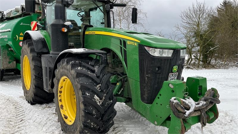 John Deere 8370R - Farm tractor: picture 2 John Deere 8370R - Farm tractor: picture 2