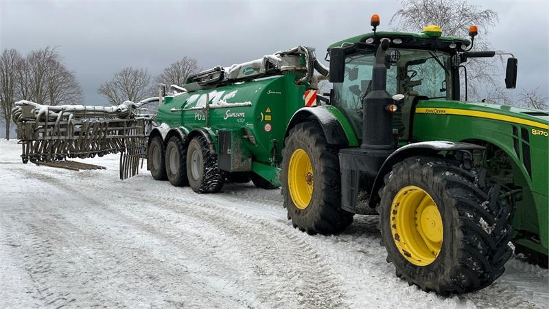 John Deere 8370R - Farm tractor: picture 1 John Deere 8370R - Farm tractor: picture 1