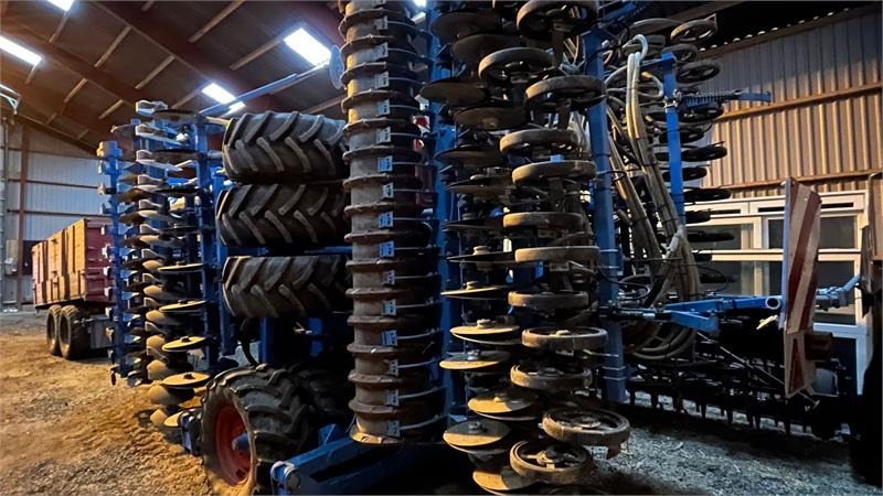 Lemken COMPACT-SOLITÄIR 9/600 KHD 9/600 KHD - Combine seed drill: picture 4 Lemken COMPACT-SOLITÄIR 9/600 KHD 9/600 KHD - Combine seed drill: picture 4