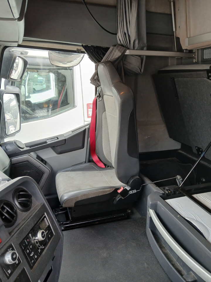 RENAULT T 520 - Cab chassis truck: picture 4 RENAULT T 520 - Cab chassis truck: picture 4
