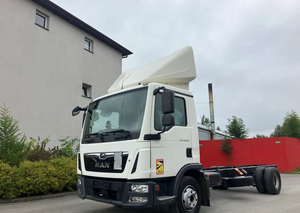 MAN Man TGM 12.250 euro 6 ramo do zabudowy Pomoc drogowa laweta kiper - Cab chassis truck: picture 1 MAN Man TGM 12.250 euro 6 ramo do zabudowy Pomoc drogowa laweta kiper - Cab chassis truck: picture 1