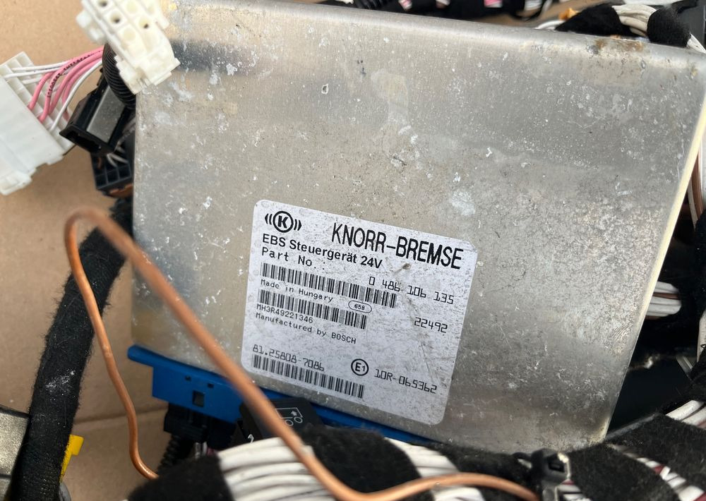 Elektronika kabiny MAN TG3 TGX TGS nowy model sterowniki licznik wiązka - Cab and interior for Truck: picture 5 Elektronika kabiny MAN TG3 TGX TGS nowy model sterowniki licznik wiązka - Cab and interior for Truck: picture 5