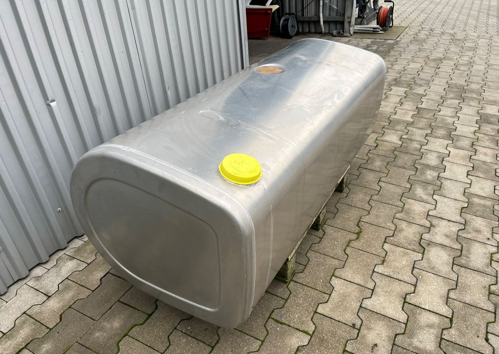 Zbiornik paliwa Volvo FH FM Renault 475 litrów bak low deck - Fuel processing/ Fuel delivery for Truck: picture 3 Zbiornik paliwa Volvo FH FM Renault 475 litrów bak low deck - Fuel processing/ Fuel delivery for Truck: picture 3