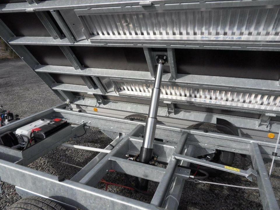 Tipper trailer Böckmann PKW-Anhänger, Elektro-Dreiseitenkipper, 3,5to.: picture 7 Tipper trailer Böckmann PKW-Anhänger, Elektro-Dreiseitenkipper, 3,5to.: picture 7