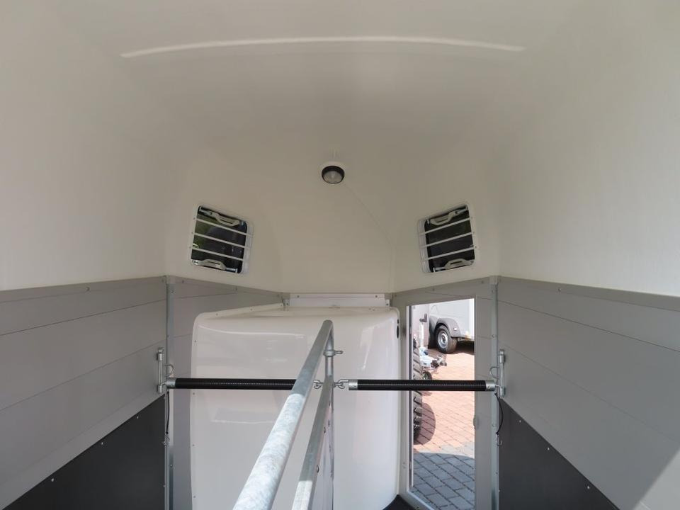 Horse trailer Böckmann Pferdeanhänger Champion Esprit ISY Sattelkammer 100km/h: picture 9 Horse trailer Böckmann Pferdeanhänger Champion Esprit ISY Sattelkammer 100km/h: picture 9