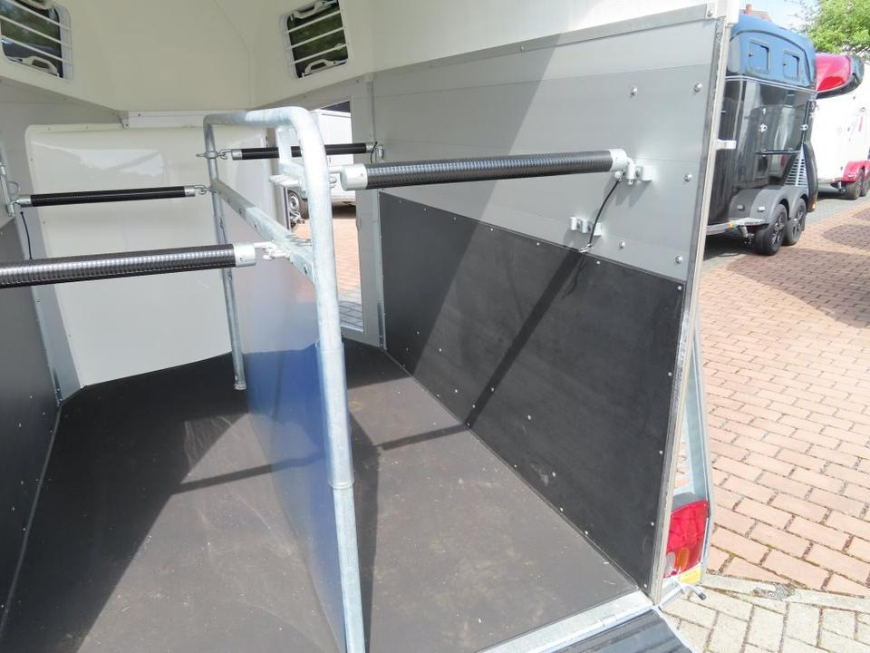 Horse trailer Böckmann Pferdeanhänger Champion Esprit ISY Sattelkammer 100km/h: picture 7 Horse trailer Böckmann Pferdeanhänger Champion Esprit ISY Sattelkammer 100km/h: picture 7