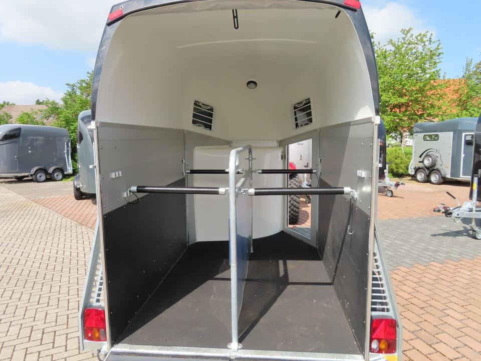 Horse trailer Böckmann Pferdeanhänger Champion Esprit ISY Sattelkammer 100km/h: picture 10 Horse trailer Böckmann Pferdeanhänger Champion Esprit ISY Sattelkammer 100km/h: picture 10