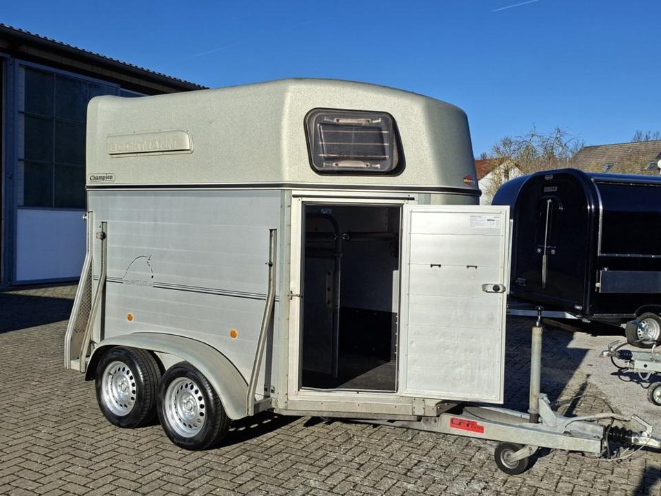 Böckmann, Pferdeanhänger, Champion R, Videokamera, 100 km/h - Horse trailer: picture 1 Böckmann, Pferdeanhänger, Champion R, Videokamera, 100 km/h - Horse trailer: picture 1