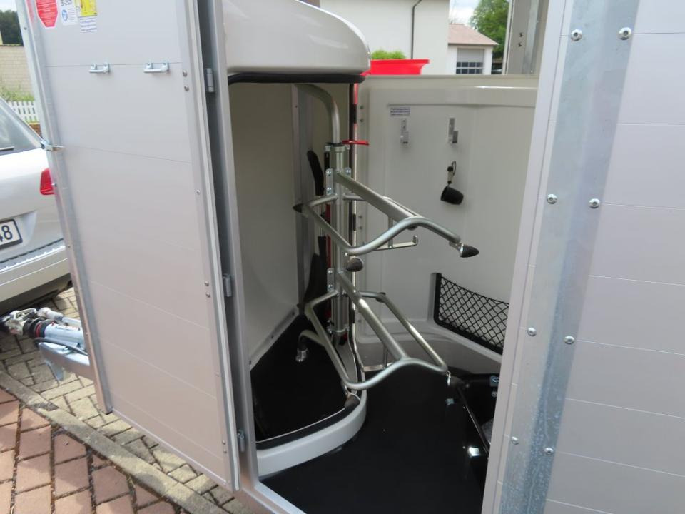 Horse trailer Pferdeanhänger Böckmann Portax K, Sattelk. Entladeklappe, 100 k.: picture 6 Horse trailer Pferdeanhänger Böckmann Portax K, Sattelk. Entladeklappe, 100 k.: picture 6