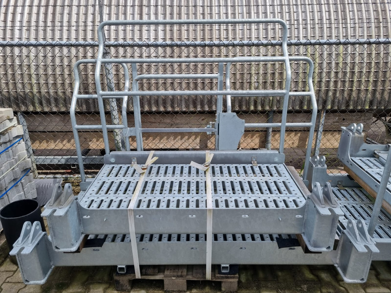 New Frame/ Chassis for Waste/ Industry handler Sennebogen 840 E series complete gallery set new: picture 9