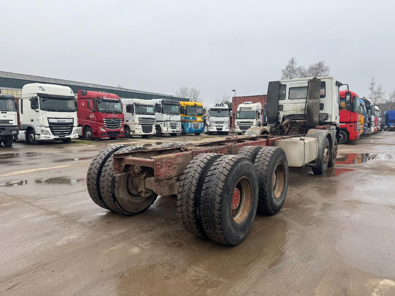 Iveco Eurotrakker 340 E 37 (BIG AXLE / STEEL SUSPENSION / MANUAL PUMP / GRAND PONT / LAMES / POMPE MANUELLE) - Cab chassis truck: picture 5 Iveco Eurotrakker 340 E 37 (BIG AXLE / STEEL SUSPENSION / MANUAL PUMP / GRAND PONT / LAMES / POMPE MANUELLE) - Cab chassis truck: picture 5