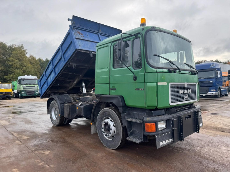 MAN 19.322 (STEEL SUSPENSION & MANUAL PUMP / SUSPENSION LAMES & POMPE MANUELLE) - Tipper van: picture 3 MAN 19.322 (STEEL SUSPENSION & MANUAL PUMP / SUSPENSION LAMES & POMPE MANUELLE) - Tipper van: picture 3
