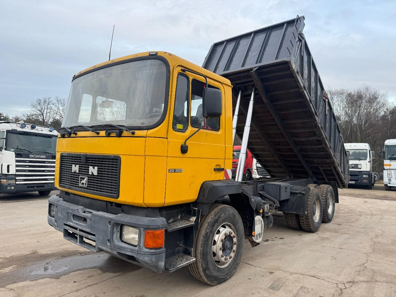 MAN 28.322 (BIG AXLE / STEEL SUSPENSION / MANUAL PUMP / MANUAL GEARBOX) - Tipper: picture 1 MAN 28.322 (BIG AXLE / STEEL SUSPENSION / MANUAL PUMP / MANUAL GEARBOX) - Tipper: picture 1