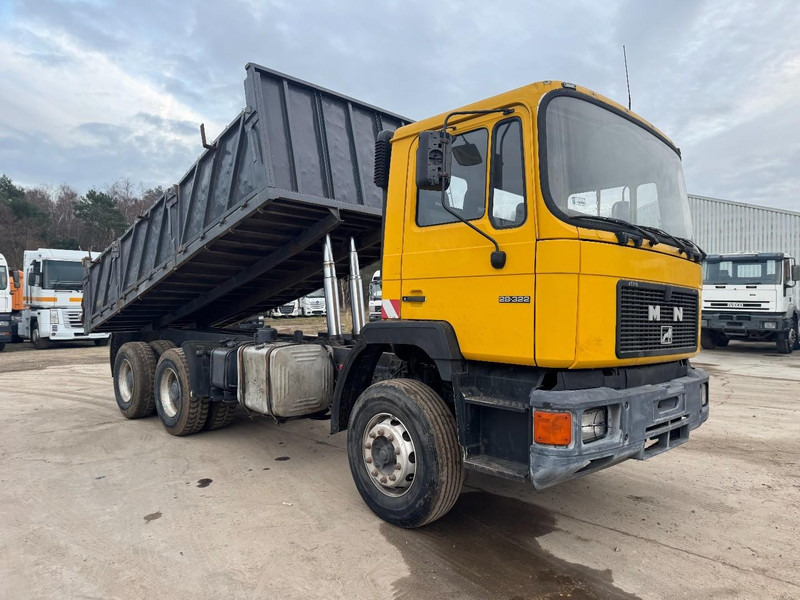MAN 28.322 (BIG AXLE / STEEL SUSPENSION / MANUAL PUMP / MANUAL GEARBOX) - Tipper: picture 3 MAN 28.322 (BIG AXLE / STEEL SUSPENSION / MANUAL PUMP / MANUAL GEARBOX) - Tipper: picture 3
